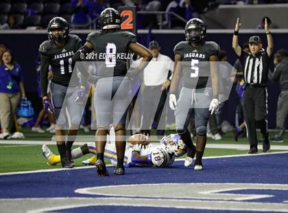 Thumbnail 1 in Chapel Hill vs. LBJ Austin (UIL 4A D1 Semifinal Playoff) photogallery.