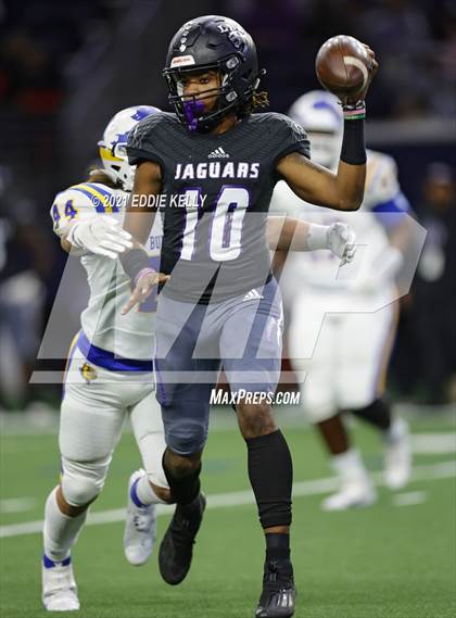 Thumbnail 1 in Chapel Hill vs. LBJ Austin (UIL 4A D1 Semifinal Playoff) photogallery.