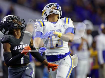 Thumbnail 1 in Chapel Hill vs. LBJ Austin (UIL 4A D1 Semifinal Playoff) photogallery.