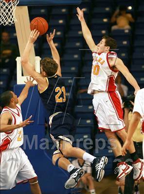 Thumbnail 3 in Palma vs. Menlo (CIF CCS D4 Final) photogallery.