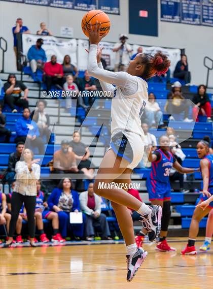 Thumbnail 2 in North Mecklenburg @ Lake Norman (NCHSAA 4A Round 3) photogallery.