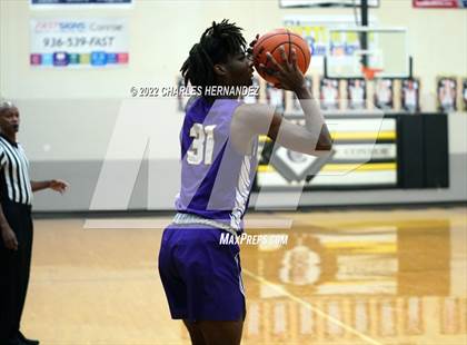 Thumbnail 3 in Jersey Village vs. Madison (Conroe Christmas Classic) photogallery.