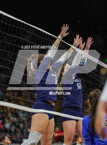 Thumbnail 3 in Valor Christian vs. Grandview (CHSAA 5A Second Round) photogallery.