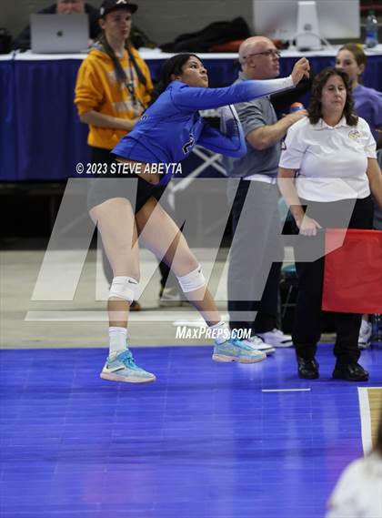 Thumbnail 3 in Valor Christian vs. Grandview (CHSAA 5A Second Round) photogallery.
