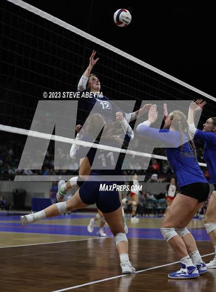 Thumbnail 3 in Valor Christian vs. Grandview (CHSAA 5A Second Round) photogallery.