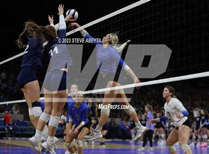 Thumbnail 3 in Valor Christian vs. Grandview (CHSAA 5A Second Round) photogallery.