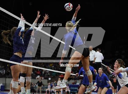 Thumbnail 3 in Valor Christian vs. Grandview (CHSAA 5A Second Round) photogallery.