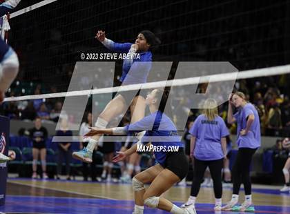 Thumbnail 3 in Valor Christian vs. Grandview (CHSAA 5A Second Round) photogallery.