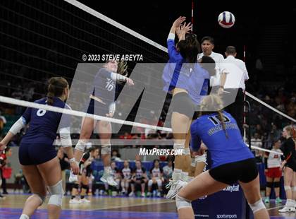 Thumbnail 3 in Valor Christian vs. Grandview (CHSAA 5A Second Round) photogallery.