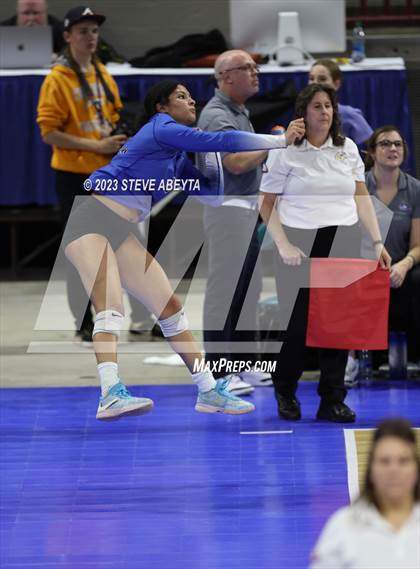 Thumbnail 1 in Valor Christian vs. Grandview (CHSAA 5A Second Round) photogallery.