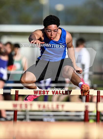 Thumbnail 2 in Eagle Relays (Hurdles) photogallery.
