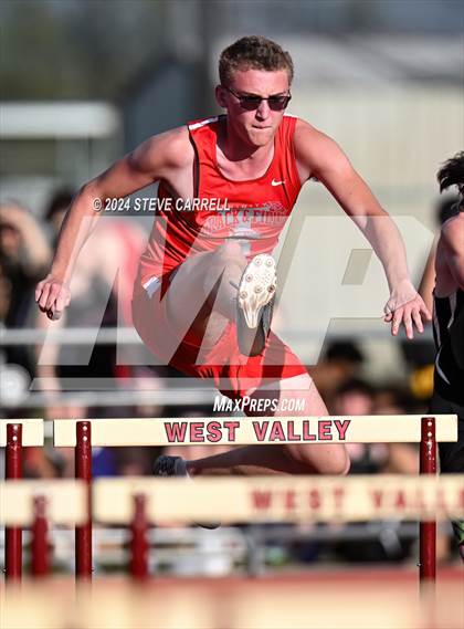 Thumbnail 1 in Eagle Relays (Hurdles) photogallery.