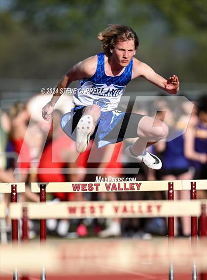 Thumbnail 3 in Eagle Relays (Hurdles) photogallery.