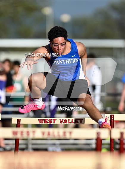 Thumbnail 3 in Eagle Relays (Hurdles) photogallery.
