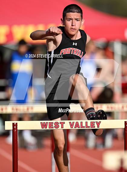 Thumbnail 1 in Eagle Relays (Hurdles) photogallery.
