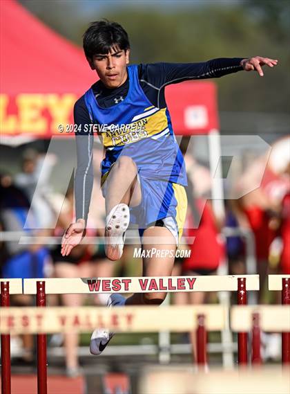 Thumbnail 1 in Eagle Relays (Hurdles) photogallery.