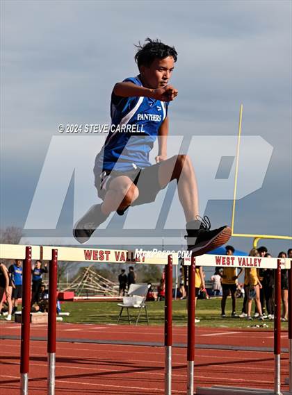 Thumbnail 3 in Eagle Relays (Hurdles) photogallery.