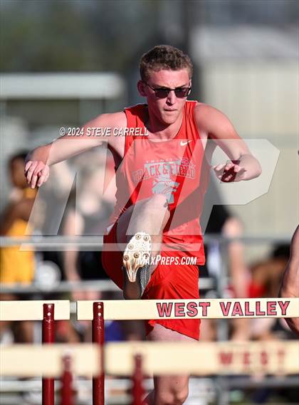 Thumbnail 2 in Eagle Relays (Hurdles) photogallery.