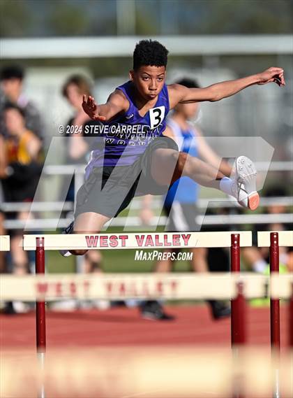 Thumbnail 1 in Eagle Relays (Hurdles) photogallery.