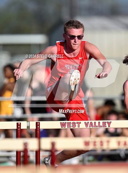 Thumbnail 3 in Eagle Relays (Hurdles) photogallery.
