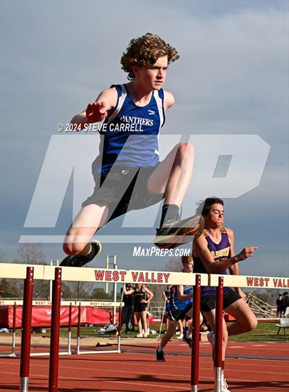 Thumbnail 3 in Eagle Relays (Hurdles) photogallery.