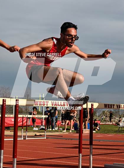Thumbnail 1 in Eagle Relays (Hurdles) photogallery.