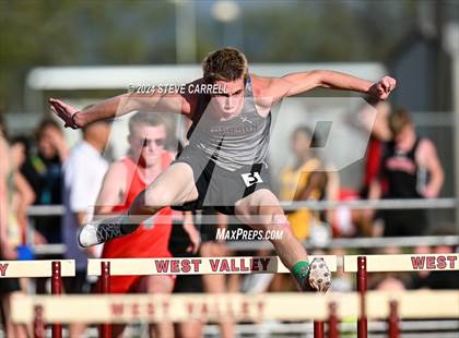 Thumbnail 1 in Eagle Relays (Hurdles) photogallery.