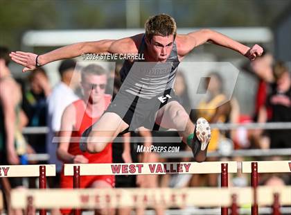 Thumbnail 3 in Eagle Relays (Hurdles) photogallery.