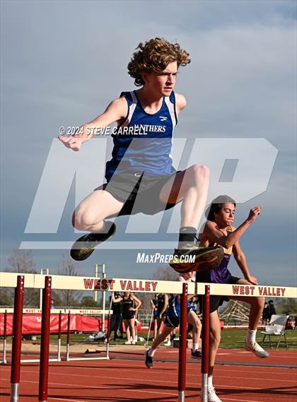 Thumbnail 1 in Eagle Relays (Hurdles) photogallery.