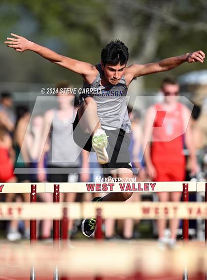 Thumbnail 2 in Eagle Relays (Hurdles) photogallery.