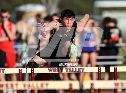 Thumbnail 1 in Eagle Relays (Hurdles) photogallery.