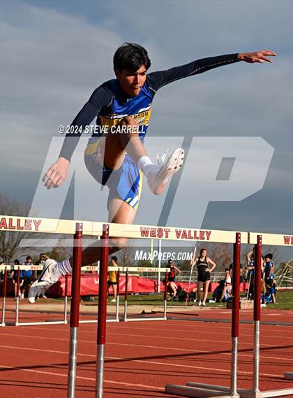 Thumbnail 3 in Eagle Relays (Hurdles) photogallery.
