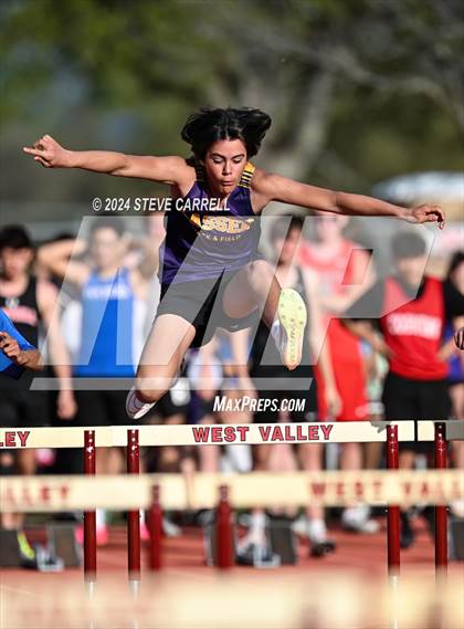 Thumbnail 3 in Eagle Relays (Hurdles) photogallery.