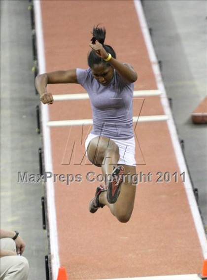 Thumbnail 2 in Run For The Dream California Indoor Invitational (Girls Field Events) photogallery.