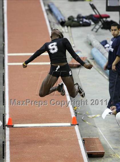 Thumbnail 3 in Run For The Dream California Indoor Invitational (Girls Field Events) photogallery.