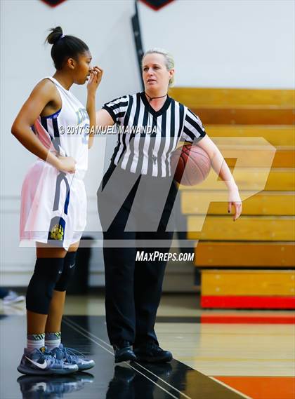Thumbnail 3 in Los Osos vs  Bishop Montgomery (Harvard-Westlake Holiday Classic) photogallery.
