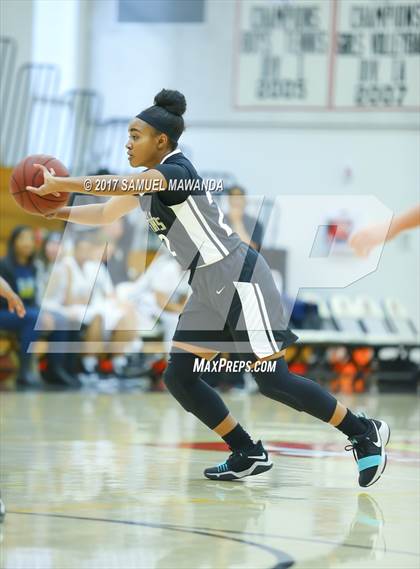 Thumbnail 1 in Los Osos vs  Bishop Montgomery (Harvard-Westlake Holiday Classic) photogallery.