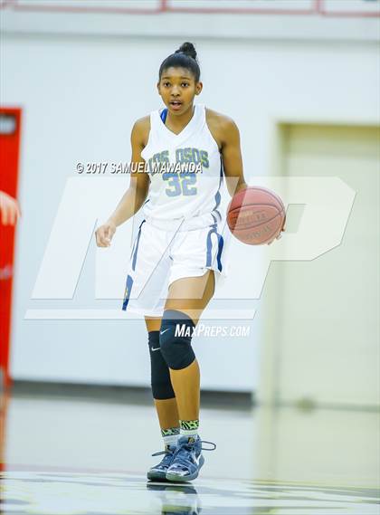 Thumbnail 2 in Los Osos vs  Bishop Montgomery (Harvard-Westlake Holiday Classic) photogallery.