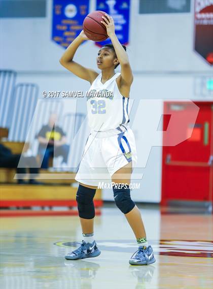 Thumbnail 1 in Los Osos vs  Bishop Montgomery (Harvard-Westlake Holiday Classic) photogallery.