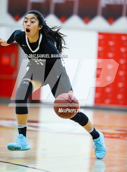 Thumbnail 2 in Los Osos vs  Bishop Montgomery (Harvard-Westlake Holiday Classic) photogallery.