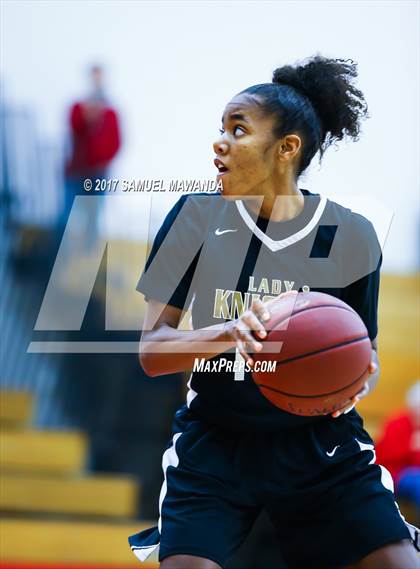 Thumbnail 3 in Los Osos vs  Bishop Montgomery (Harvard-Westlake Holiday Classic) photogallery.