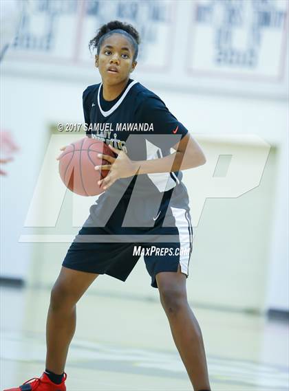 Thumbnail 3 in Los Osos vs  Bishop Montgomery (Harvard-Westlake Holiday Classic) photogallery.
