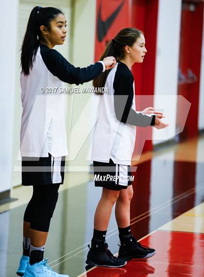 Thumbnail 2 in Los Osos vs  Bishop Montgomery (Harvard-Westlake Holiday Classic) photogallery.