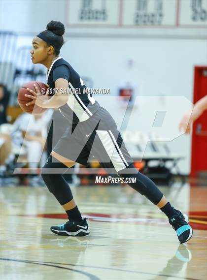 Thumbnail 3 in Los Osos vs  Bishop Montgomery (Harvard-Westlake Holiday Classic) photogallery.