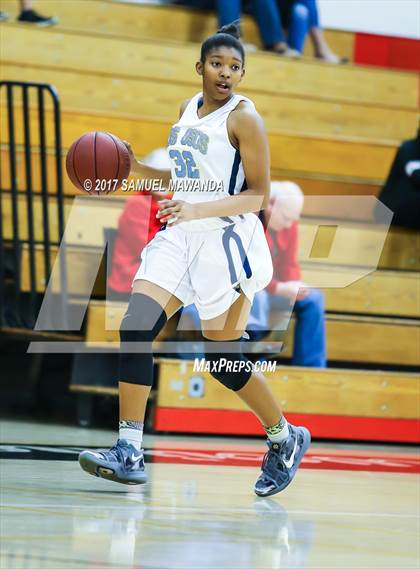 Thumbnail 2 in Los Osos vs  Bishop Montgomery (Harvard-Westlake Holiday Classic) photogallery.