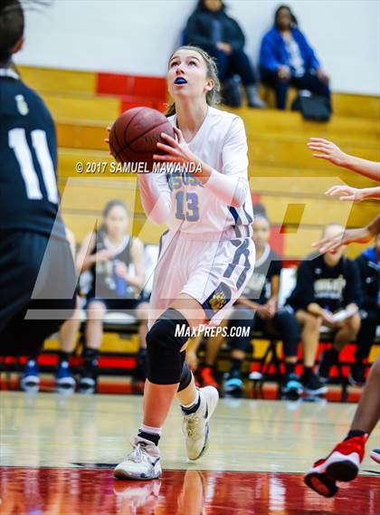 Thumbnail 2 in Los Osos vs  Bishop Montgomery (Harvard-Westlake Holiday Classic) photogallery.