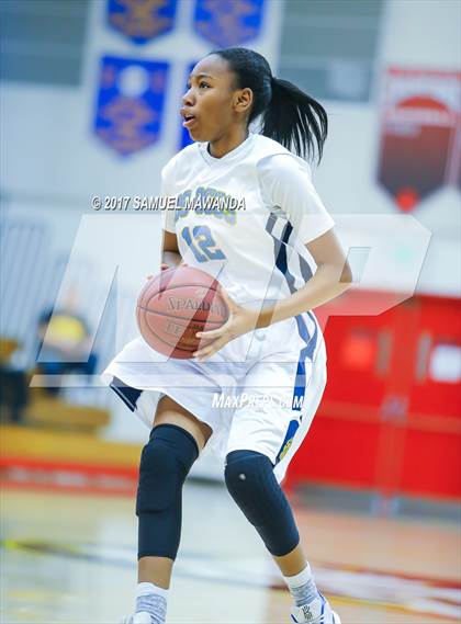 Thumbnail 3 in Los Osos vs  Bishop Montgomery (Harvard-Westlake Holiday Classic) photogallery.
