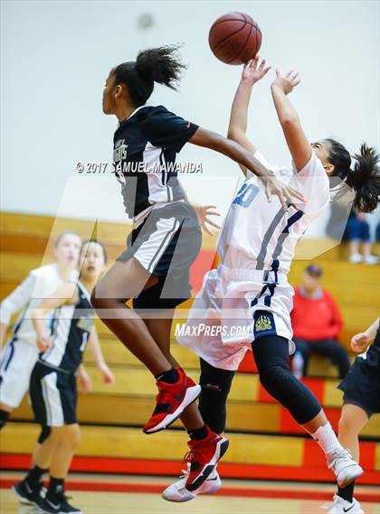 Thumbnail 1 in Los Osos vs  Bishop Montgomery (Harvard-Westlake Holiday Classic) photogallery.