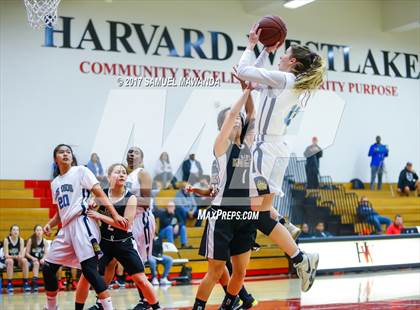 Thumbnail 2 in Los Osos vs  Bishop Montgomery (Harvard-Westlake Holiday Classic) photogallery.
