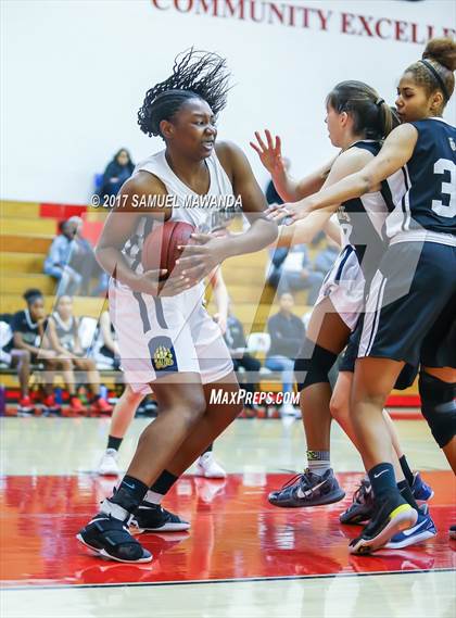 Thumbnail 3 in Los Osos vs  Bishop Montgomery (Harvard-Westlake Holiday Classic) photogallery.